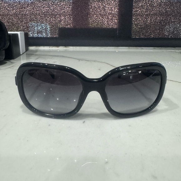 Chanel sunglasses, worn twice on our honeymoon 🙈 - Picture 6 of 8